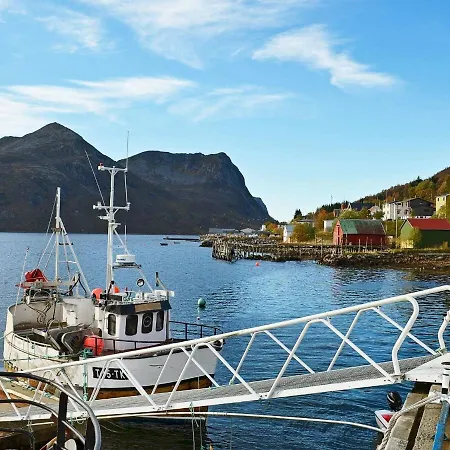 Four-bedroom Holiday In 2 * Torsken